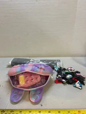 Diamond painting, lot of Sanrio croc charms and fidget pouch