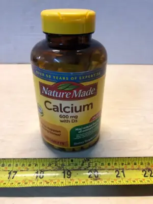 Bottle of 220 tablets Calcium 600mg with D3 exp:2/27