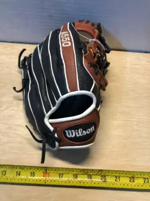 Wilson A550 baseball glove