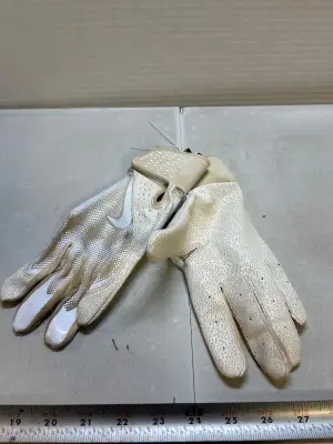 medium nike alpha gloves