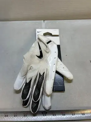 nikes football gloves