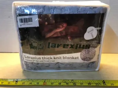 Unknown size chunky knit blanket