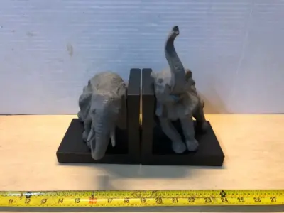 2 pc elephant book ends
