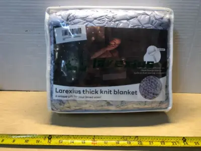 Unknown size knit blanket