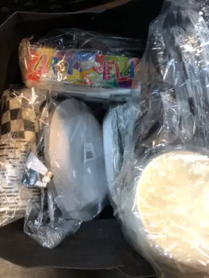 Bag of party plates and cup set