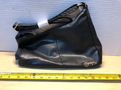 Run light black purse