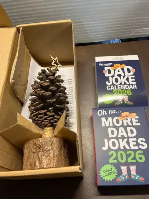 pinecone decor , 2ct 2026 dad joke calendar