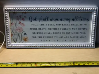 2 pc wooden wall decor