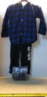 Size 3-4yearsboys outfit and winter gloves