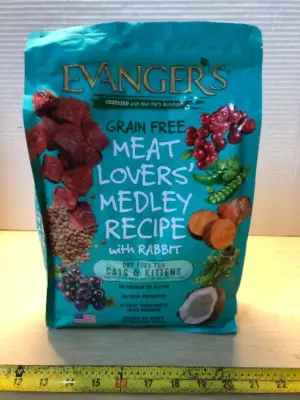 4.4lbs grain free cat and kitten food exp:1/15/27