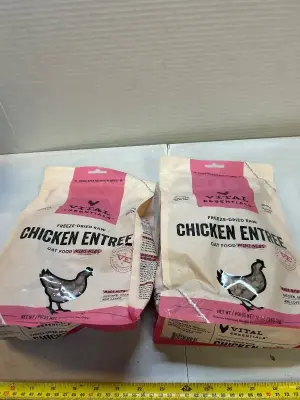 2 12 ounce bags of freeze dried raw chicken entrée cat food