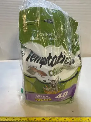 48 ounce bag of Temptations variety cat treat
