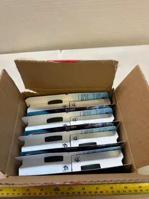 eight count Febreze auto vent clips