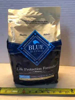5lb blue buffalo senior life protection dog food exp:5/13/26