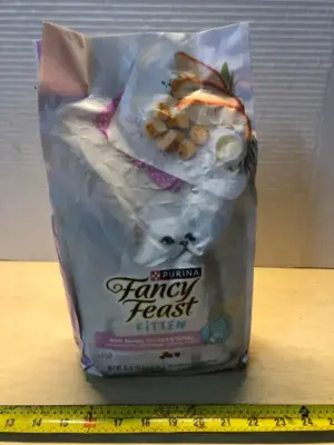 48oz fancy feast kitten food exp:5/26