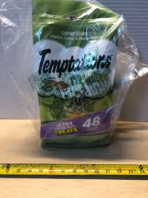 48oz temptations mixups cat treats exp:6/8/27