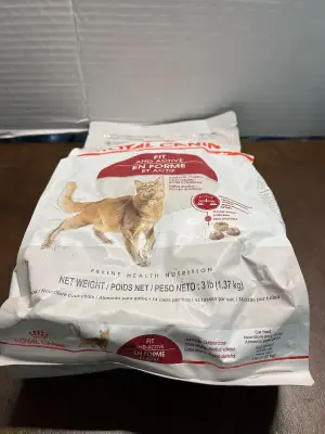 royal canin 3lb exp05/26