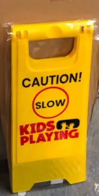 2pc caution kids playing sign