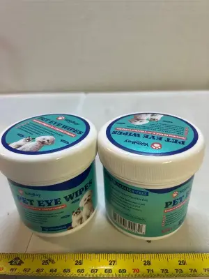 2 pet eye wipes