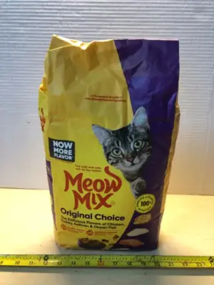 6.3lb meow mix cat food exp:6/13/26