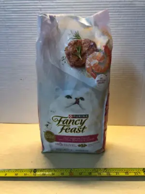 7lbs fancy feast cat food exp:9/27