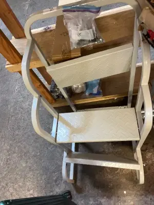 3step step stool needs assembled