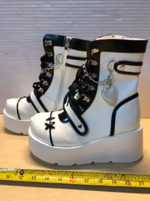 White boots size 8.5-9 (39)