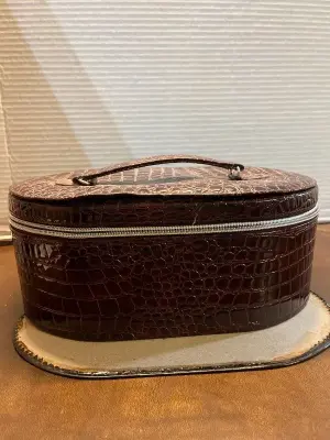 makeup box ( bottom needs glued back)