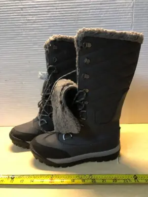 Bear Paw boots size 8
