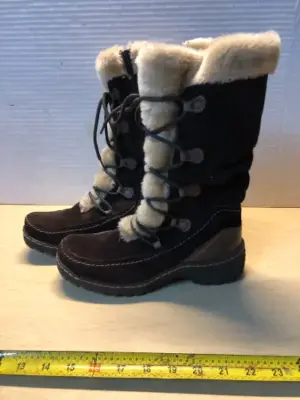 Bear traps bots size 7.5