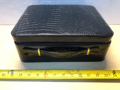 Estée Lauder leather zipped case