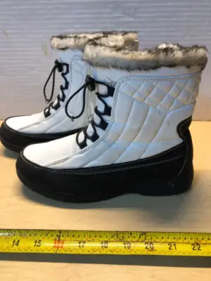 Totes size 8W boots