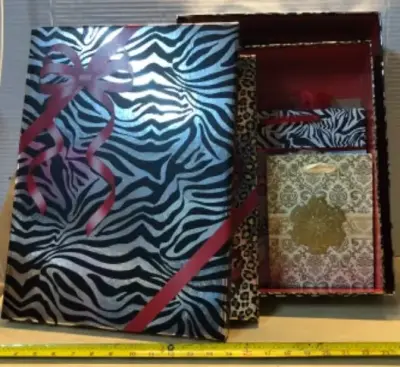 Set of two boxes and gift bags
