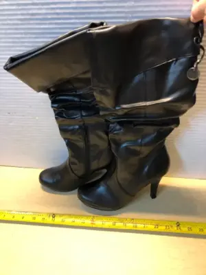Rampage size 7.5M black boots