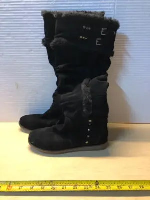 Size 7M black boots