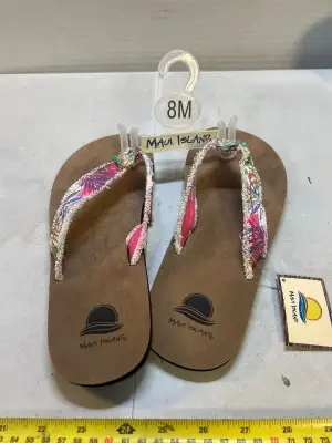 maui Island women’s flip-flops size 8
