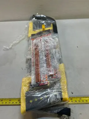 2 hand saws and pencils no