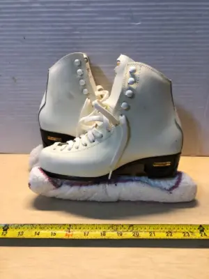 Unknown size ice skates