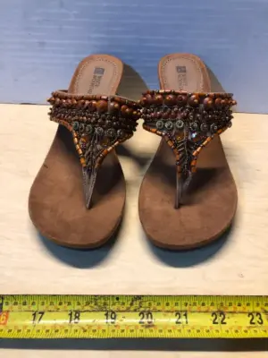 White mountain size 7.5M wedge sandals