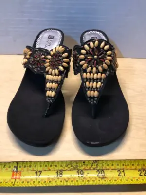 White mountain 7.5M wedge sandals