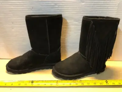 Bear paw size 7 boots