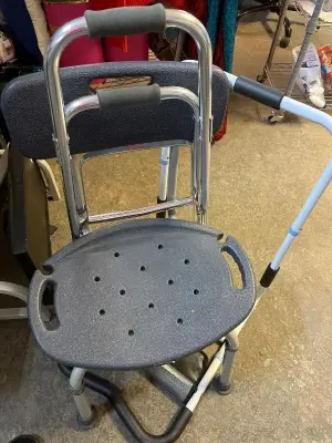 shower bench (needs assembled)