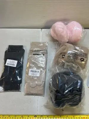 2 p gloves 3 ct earmuffs