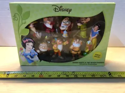 Disney Snow White and the seven dwarfs miniature statuettes