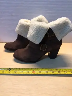 Nine West vintage collection size 7.5M ankle boots