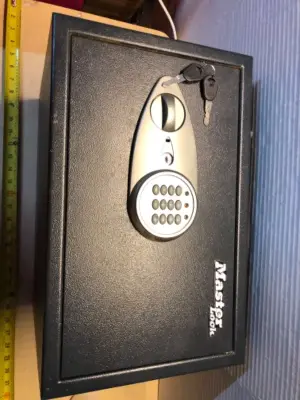 Master lock safe