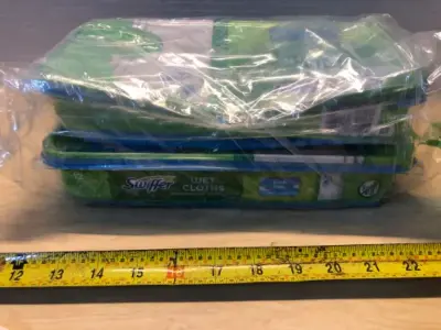 2 tubs swiffer wet cloths package cracked