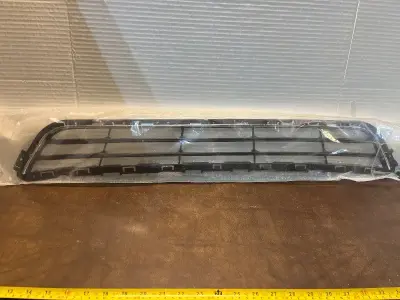 front bumper lower grille textured black finish (unknown vehicle)