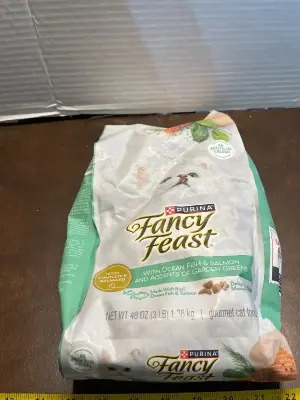 fancy feast 3lbs exp05/27