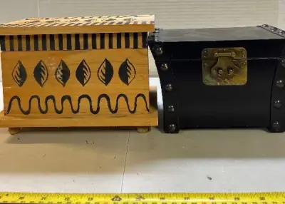 2 decorative boxes